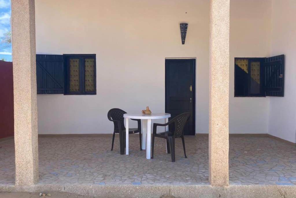 Petite Maison En Bord De Mer Palmarin Nguedj Exterior foto